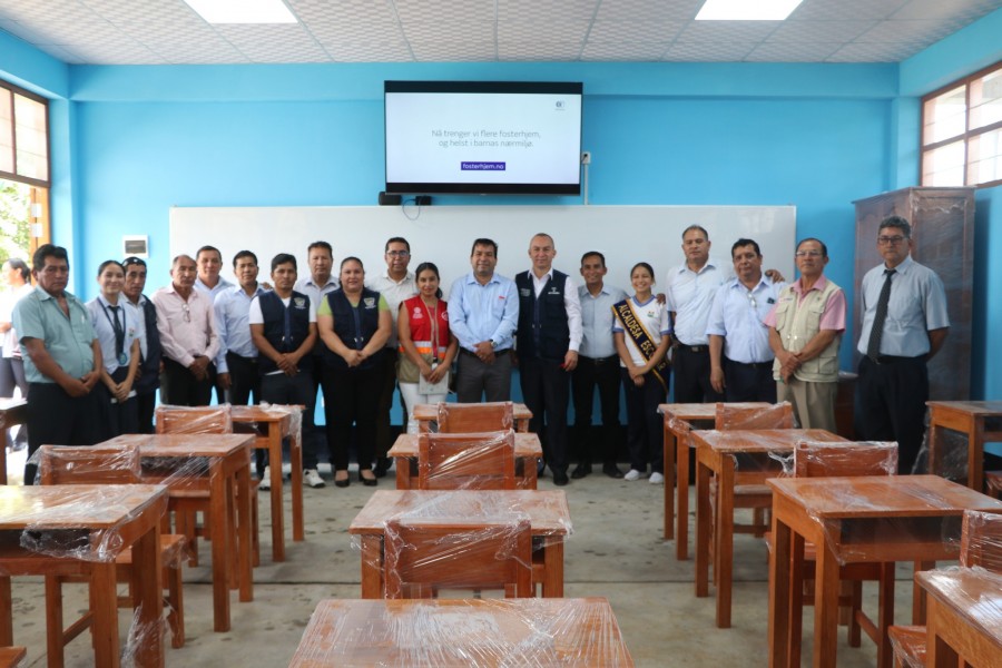 Ceremonia de inauguraci&oacute;n de construcci&oacute;n de un aula de educaci&oacute;n secundaria