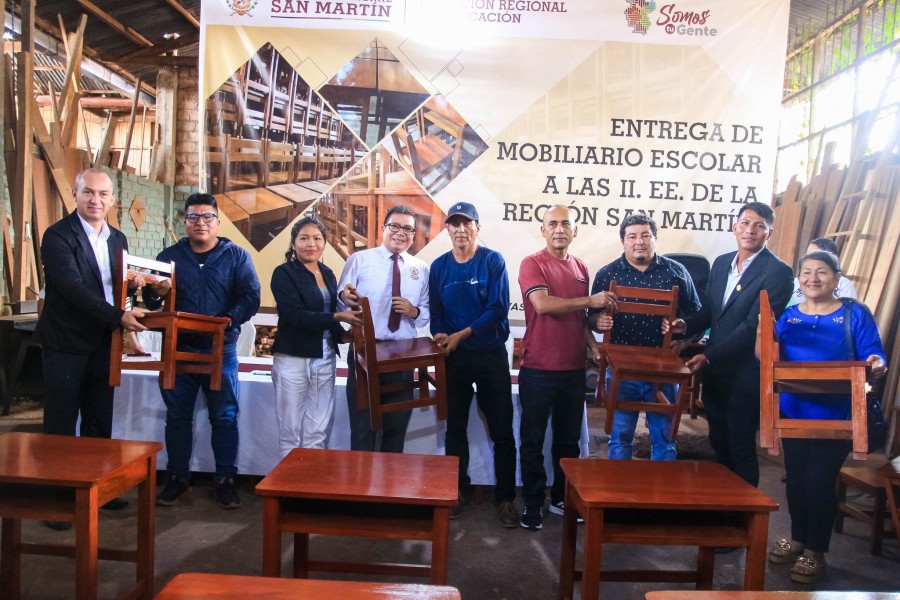 Entrega de Mobiliario Escolar