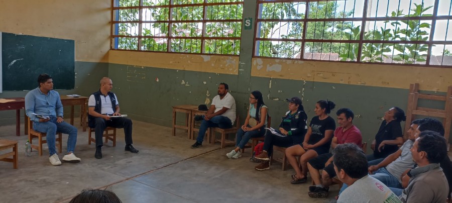REUNI&Oacute;N EN LA I.E N&deg; 00898
