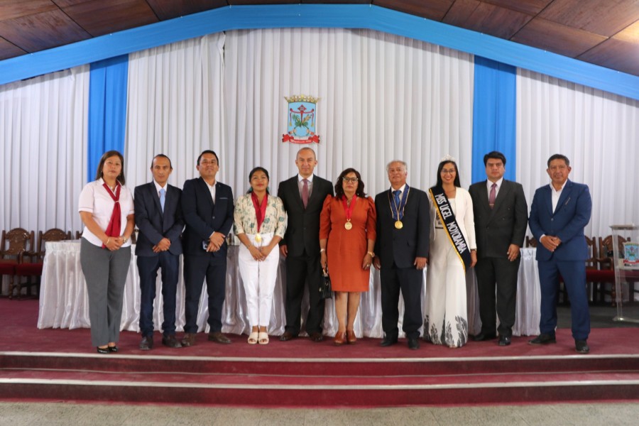 Sesión Solemne por el XX Aniversario Institucional de la Unidad de Gestión Educativa Local de Moyobamba.